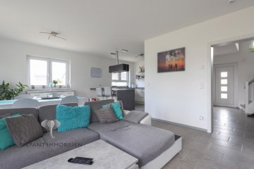 Effizientes EFH in Rehagen | 5 Schlafzimmer | 160qm | großes Grundstück | modern | Doppelgarage - Wohnzimmer